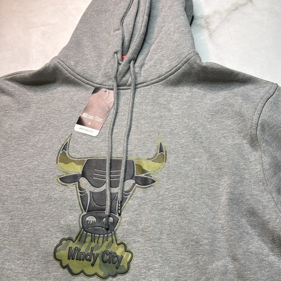 Chicago Bulls Mitchell & Ness Hardwood Classics Ghost Camo Pullover Hoodie - NWT - Picture 2 of 5